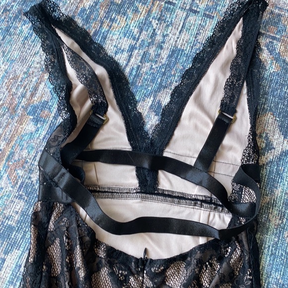 NAANAA Lace Dress - Picture 11 of 13